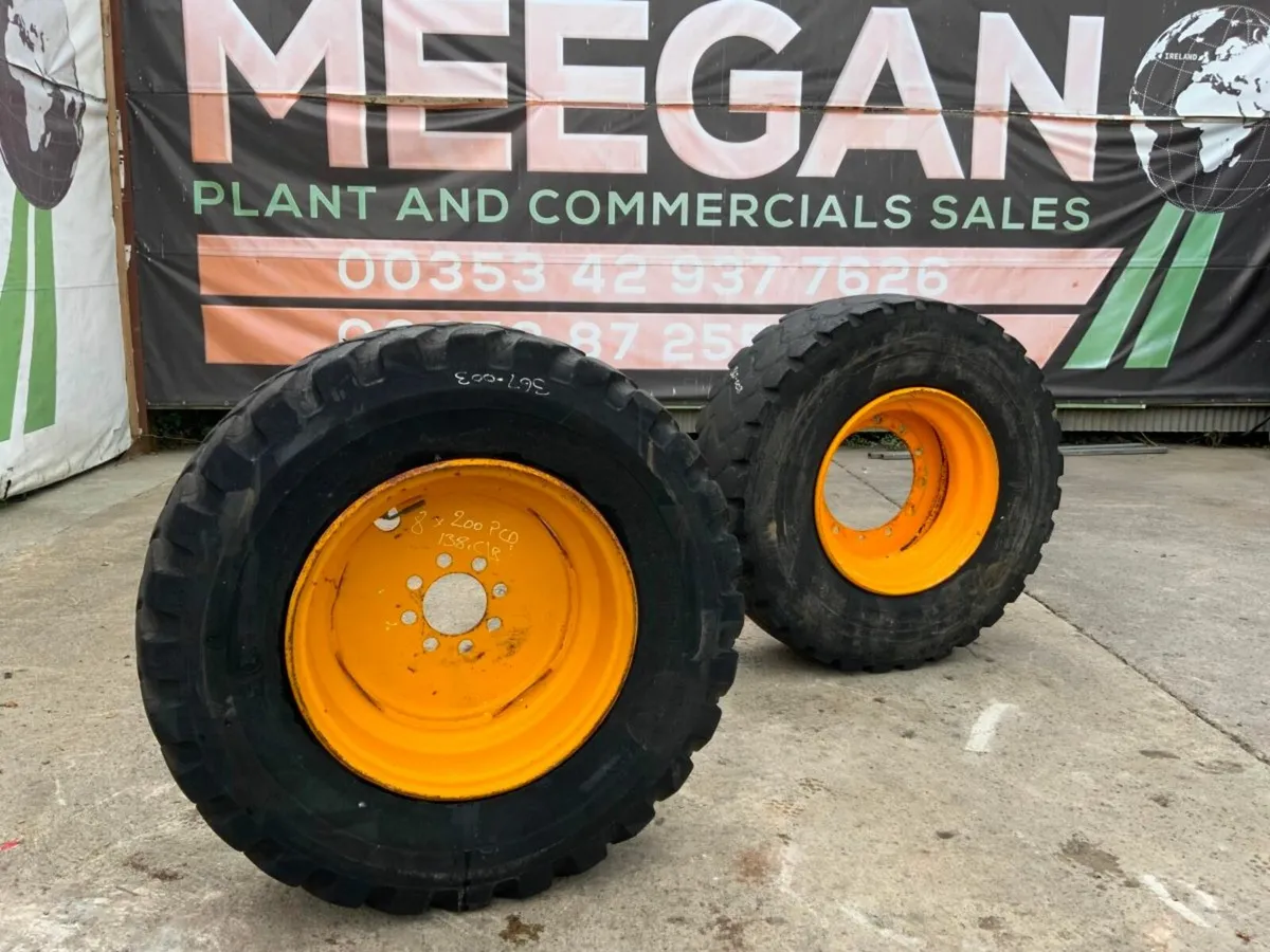 17.5 x 25 TELEPORTER / LOADER RIMS & TYRES. - Image 1