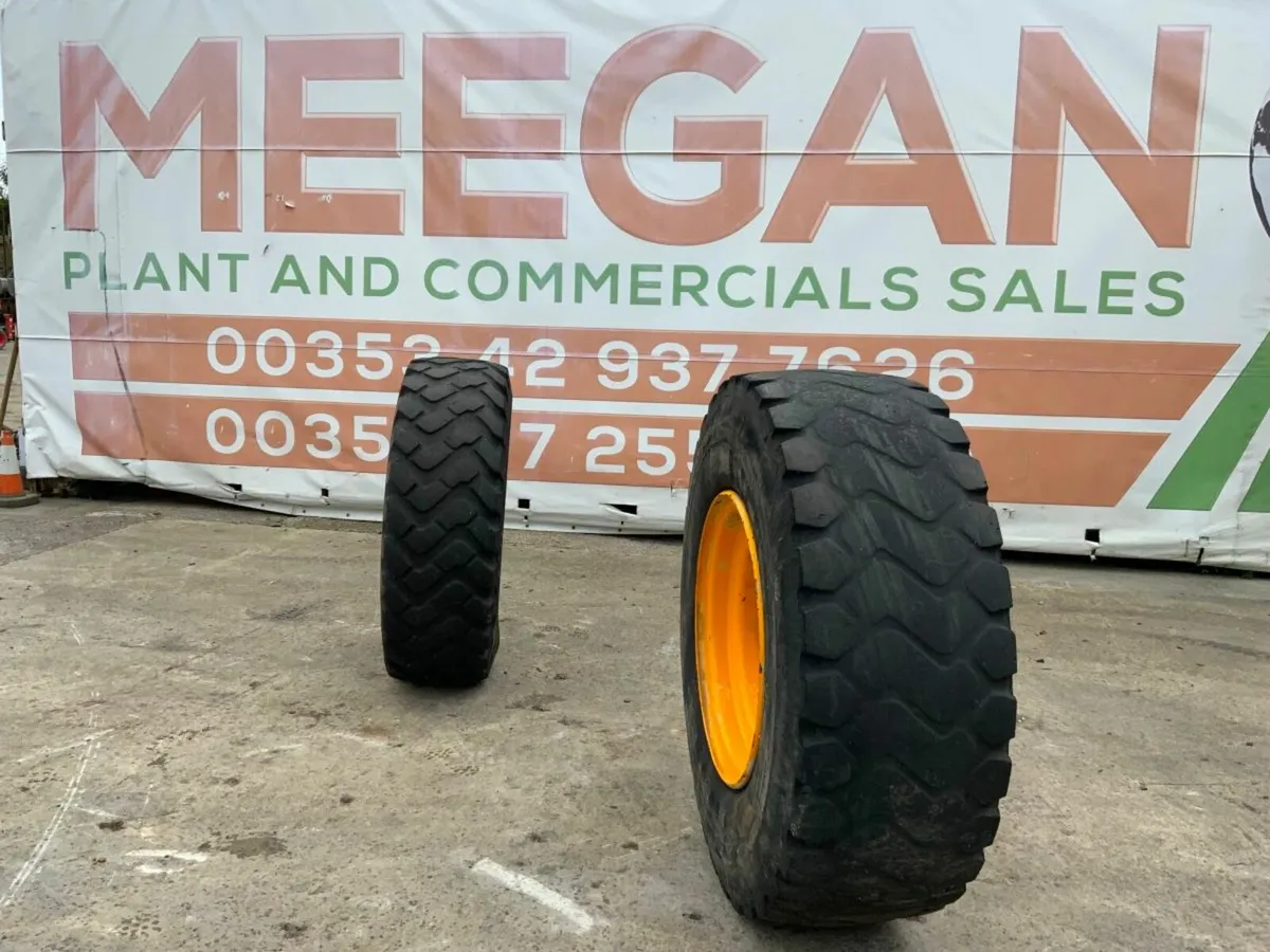 17.5 x 25 TELEPORTER / LOADER RIMS & TYRES. - Image 2