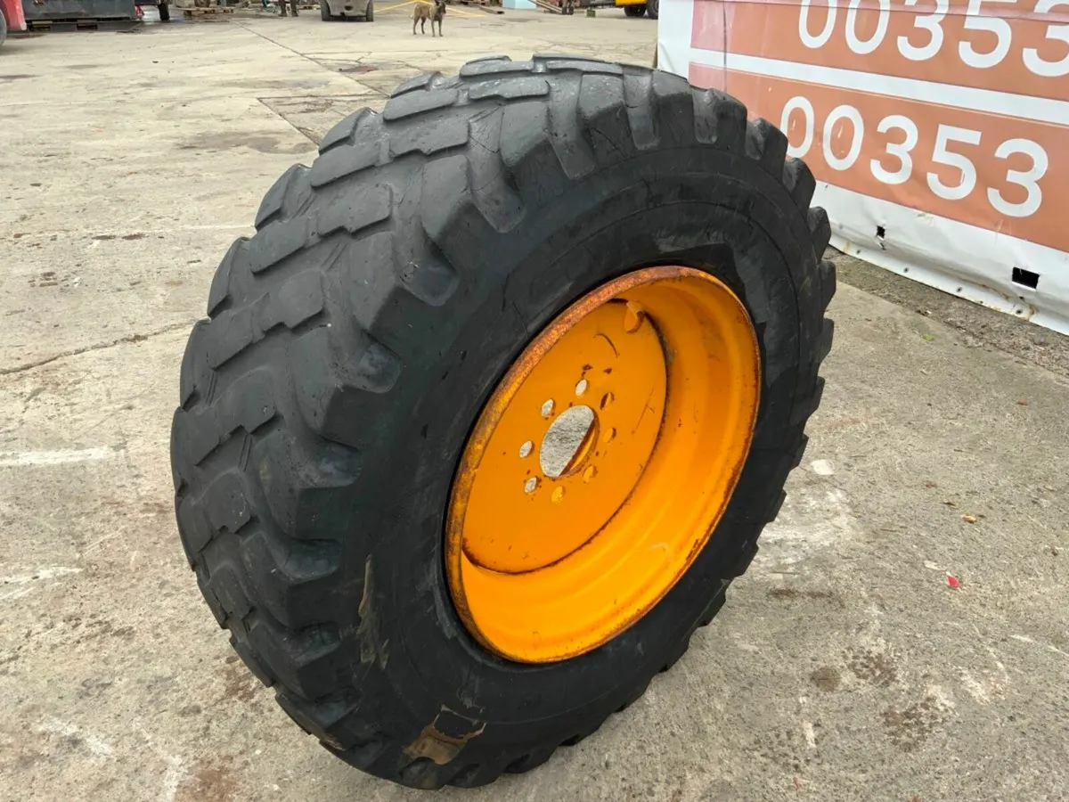 17.5 x 25 TELEPORTER / LOADER RIMS & TYRES. - Image 4