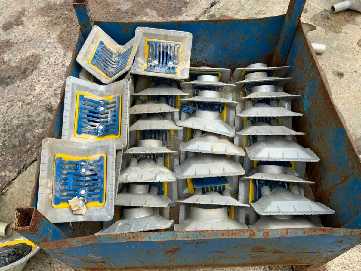 'MARLEY' FLAT ROOF GULLY / PARAPET OUTLETS. - Image 2