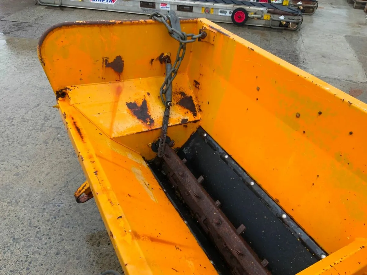 EPOKE TMK10 ROAD GRITTER / SALT SPREADER...723 - Image 3