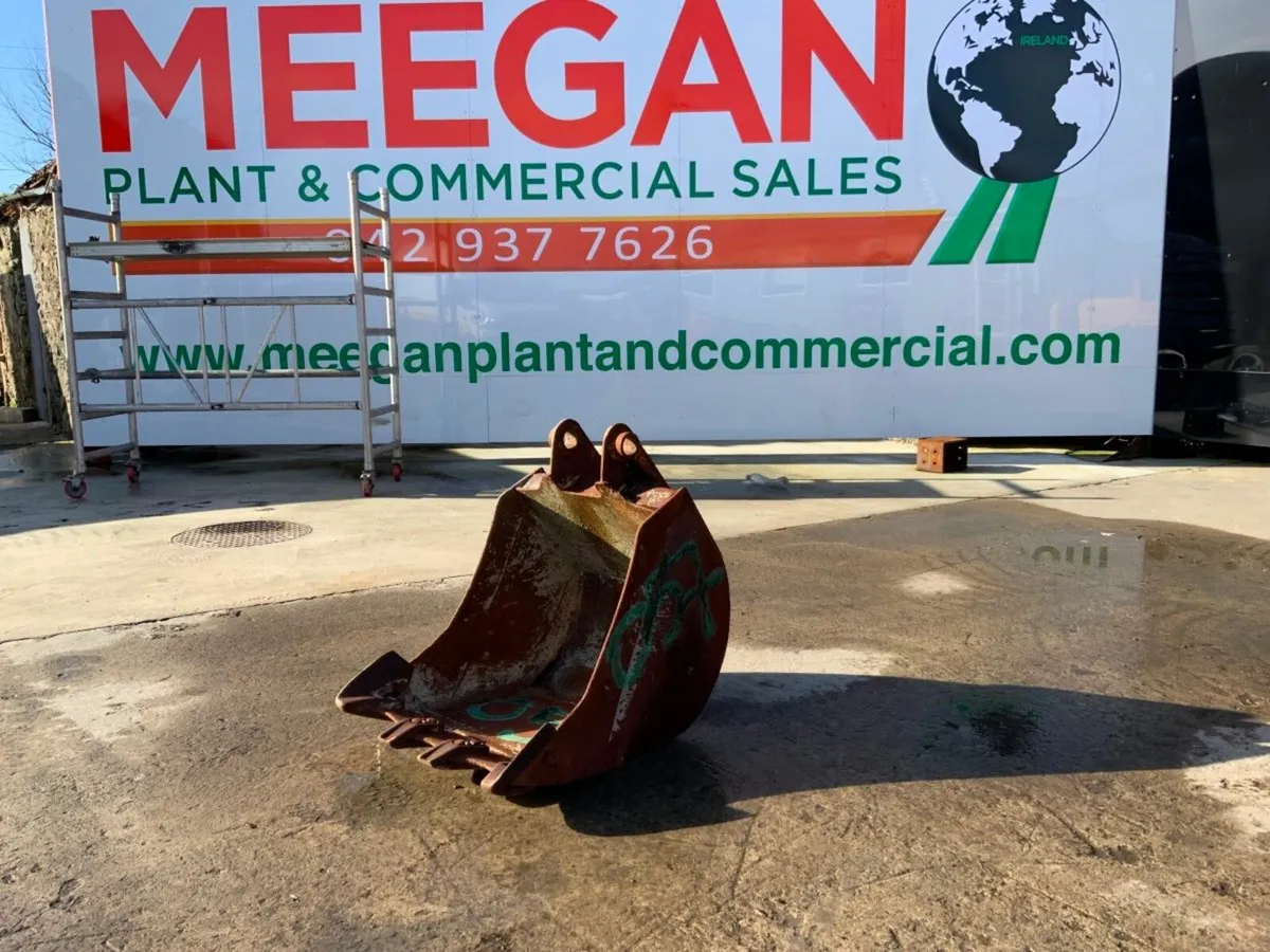 24" DIGGING BUCKET...45mm PINS.........057. - Image 1