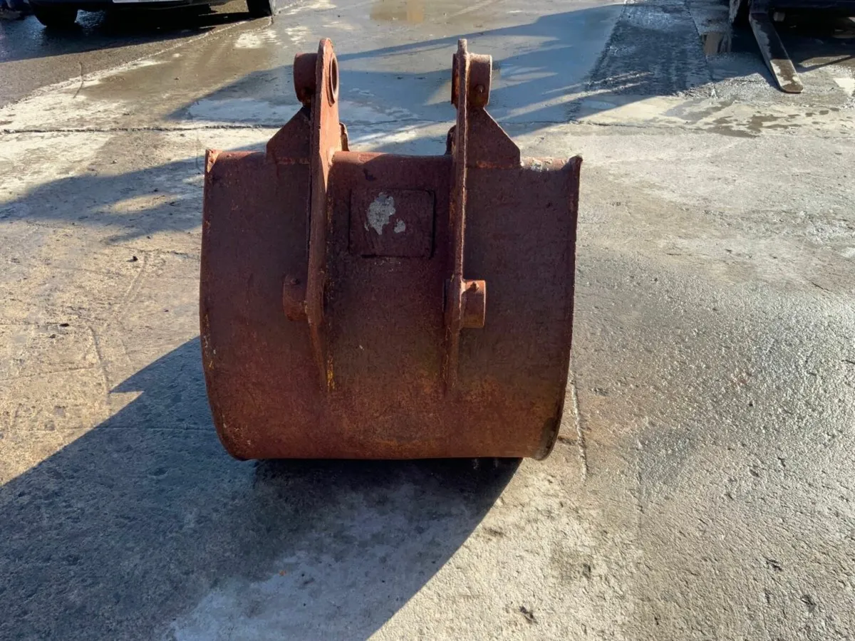 24" DIGGING BUCKET...45mm PINS.........057. - Image 3