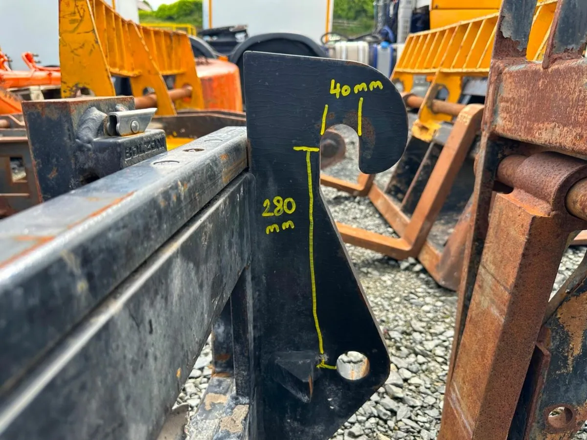 'TAYLOR'  LOADER FORK ATTACHMENT....733. - Image 3