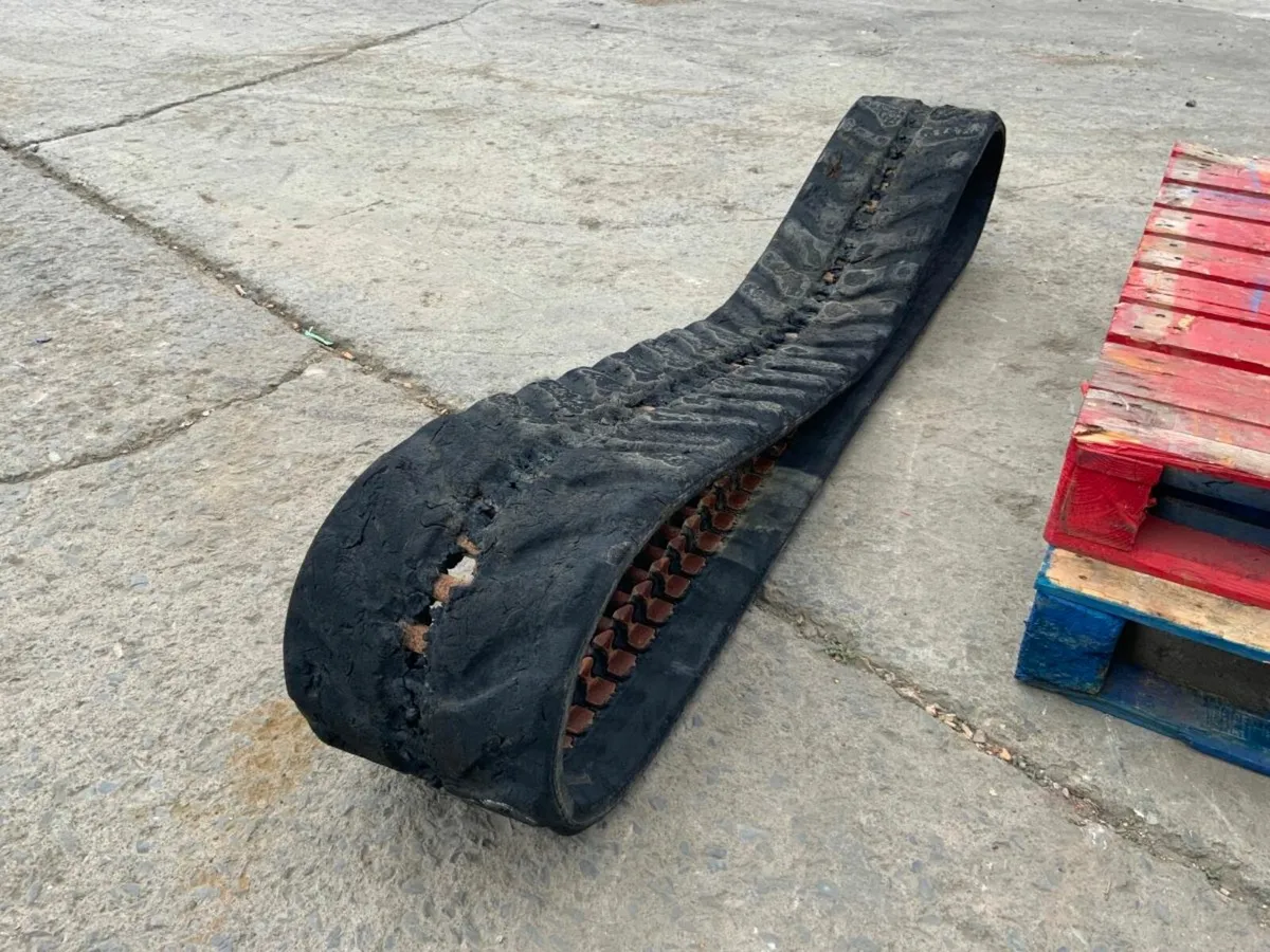 300 x 53 x 84 KUBOTA RUBBER TRACK.....rg268-22311. - Image 4