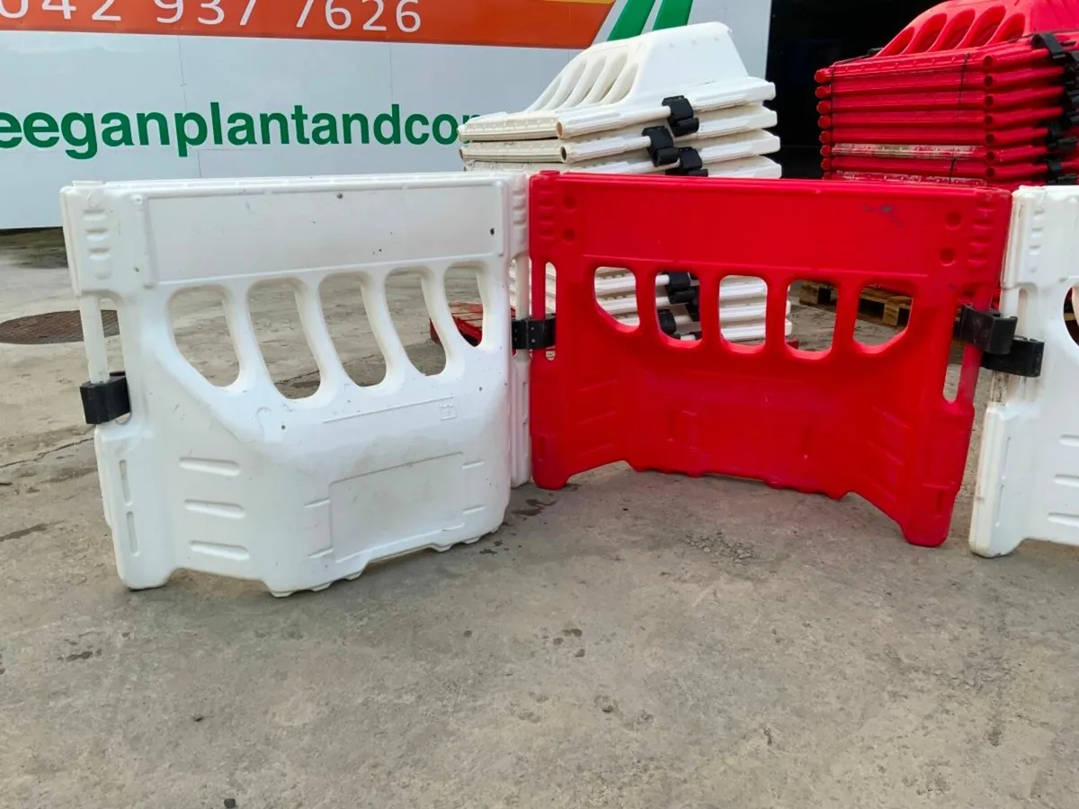 STACKING PEDESTRIAN  WATER BARRIERS.....71. - Image 1