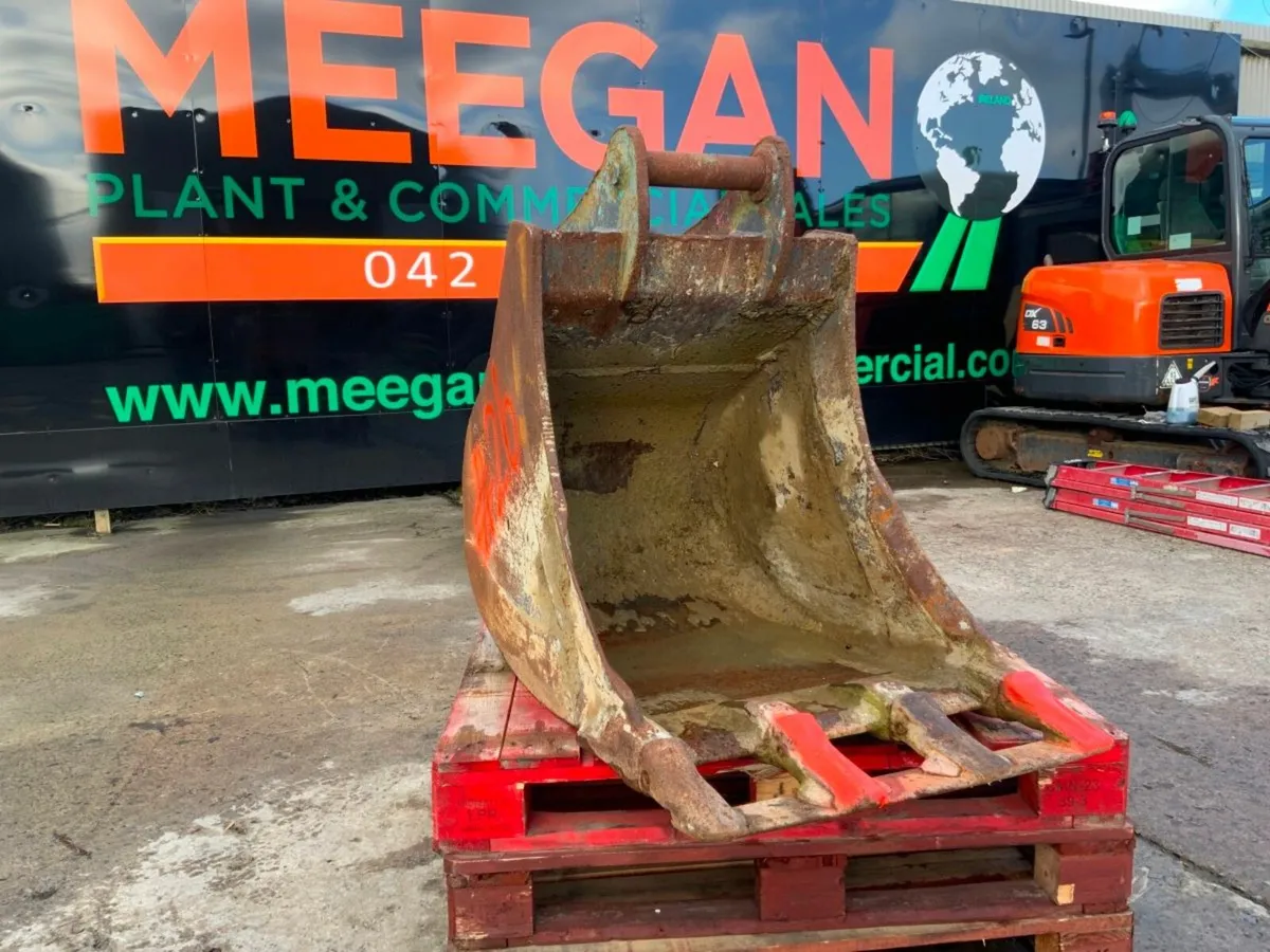 30" HILL DIGGING BUCKET...65mm PINS.....#26. - Image 1