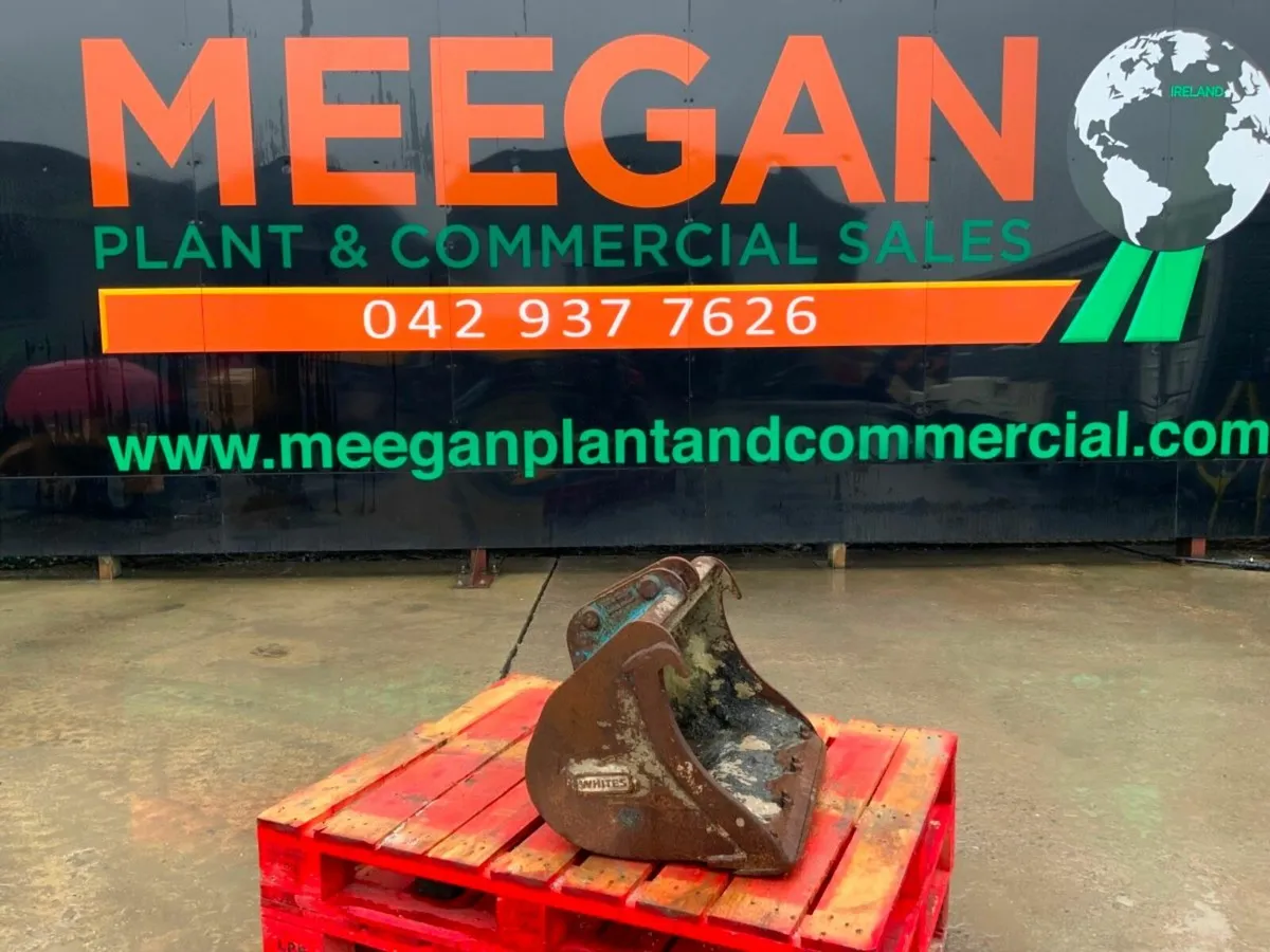 24" MINI DIGGER BUCKET........35mm PIN.......#220. - Image 1