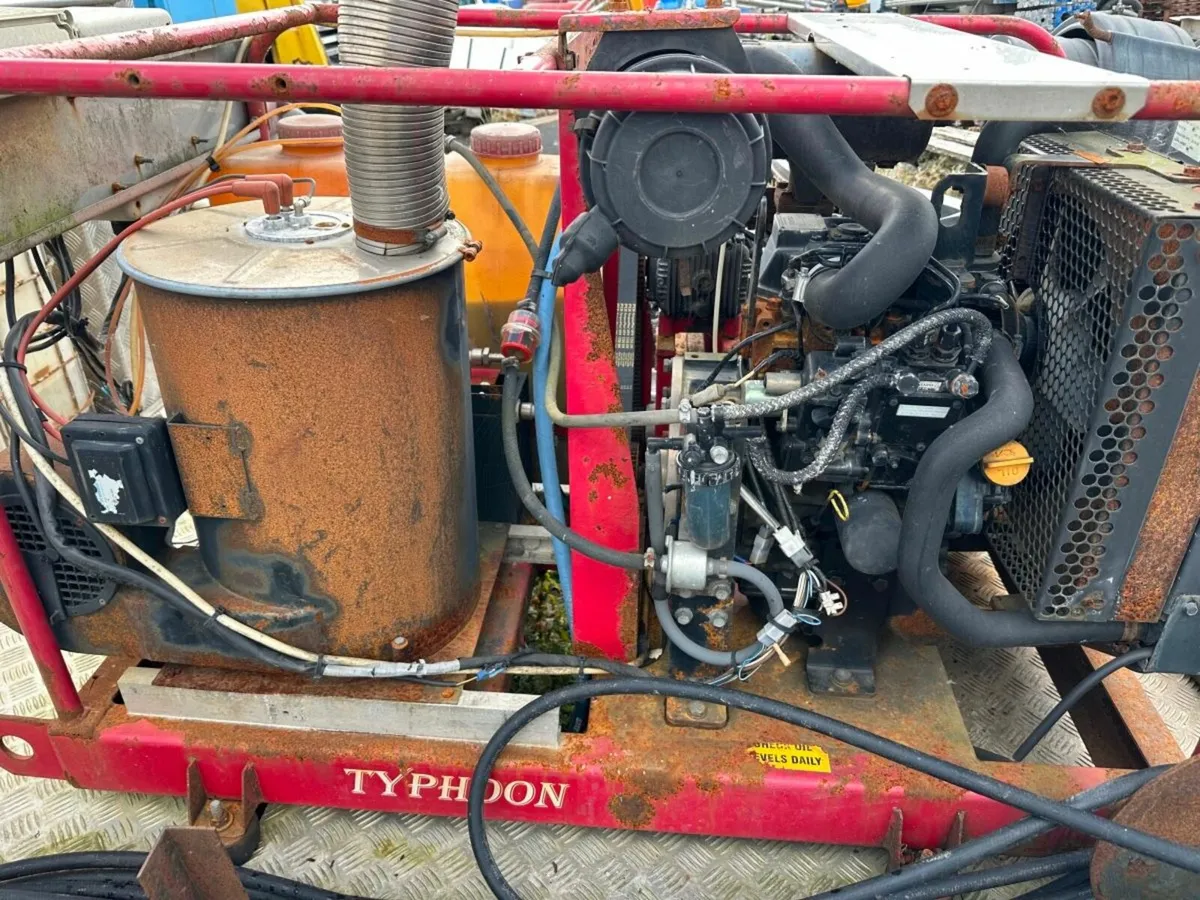 ISUZU ENGINE POWER WASHER & WATER TANK. - Image 4