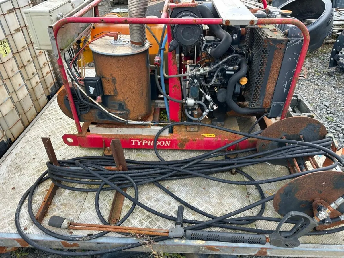 ISUZU ENGINE POWER WASHER & WATER TANK. - Image 3