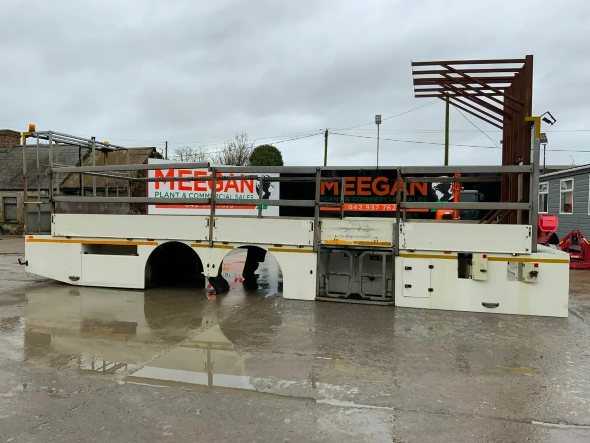 30ft LIGHTWEIGHT FLAT BED / PLANT BODY. - Image 1