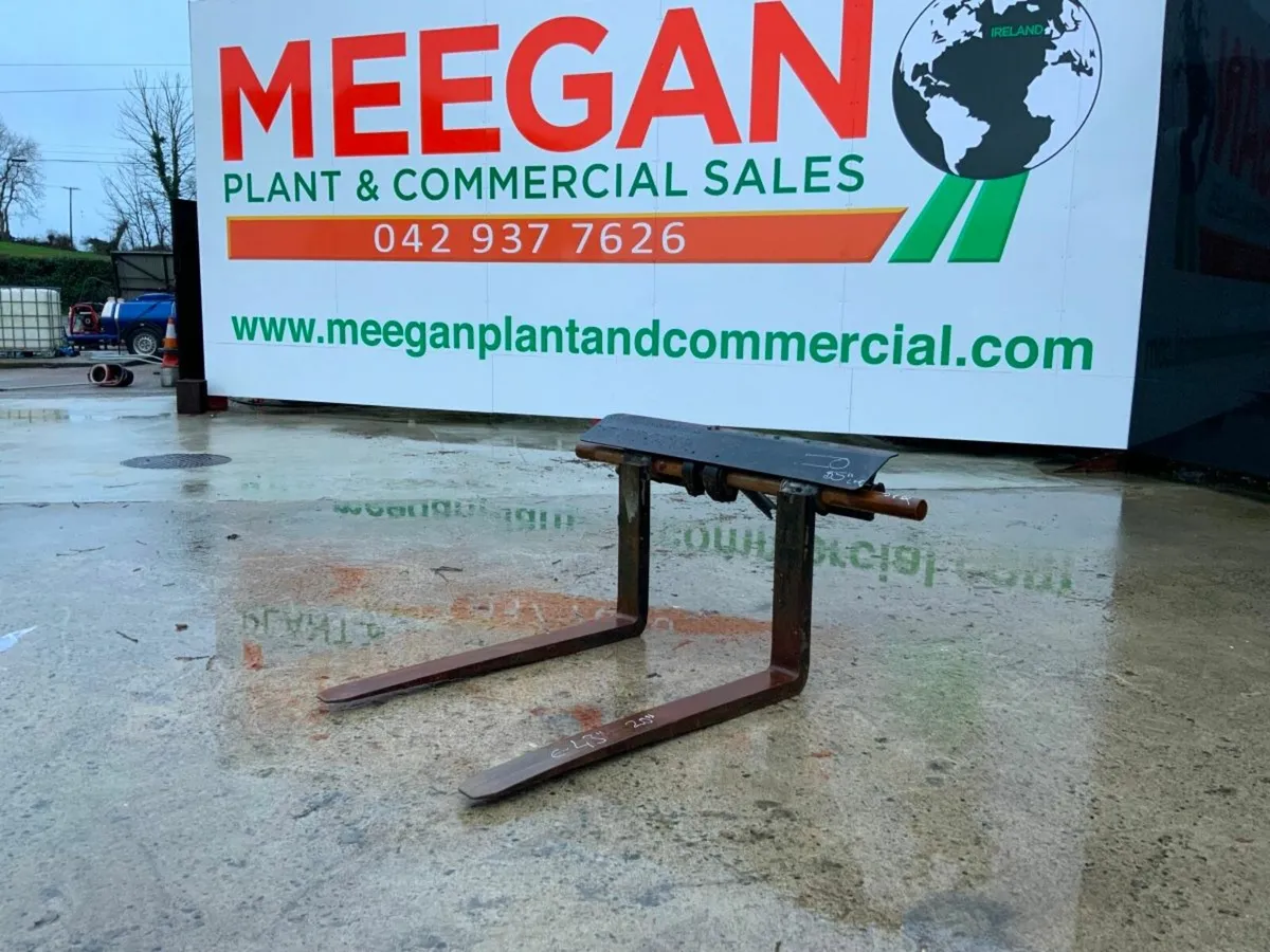 JCB FORK POSITIONER / SIDE SHIFT CARRIAGE. - Image 2