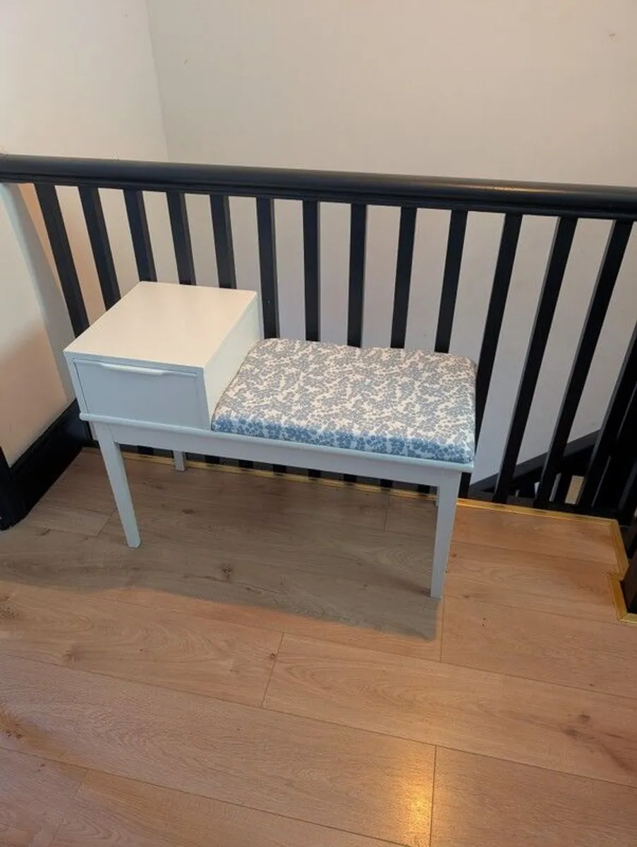 Phone seat table - Image 1