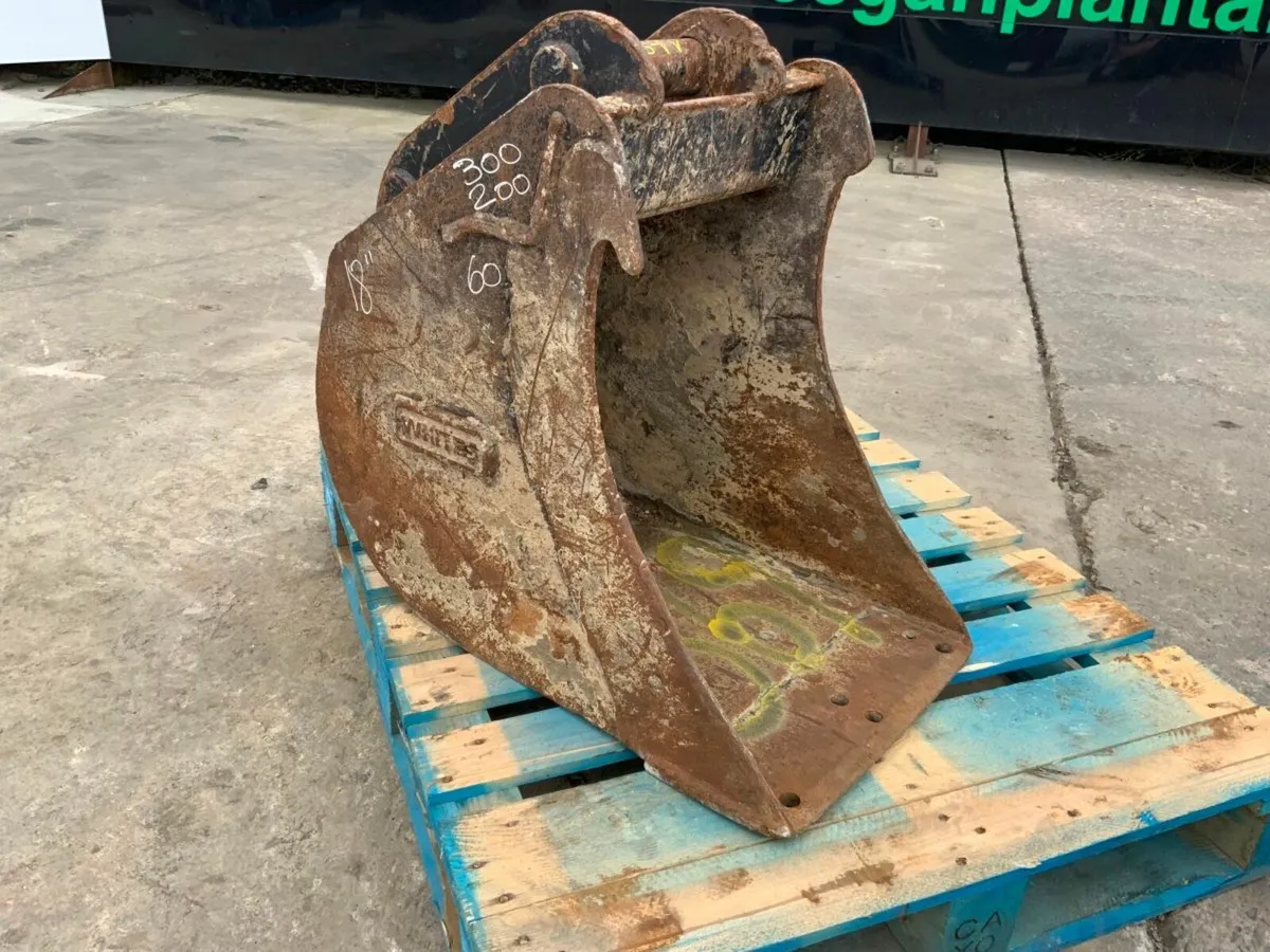 18" WHITESDIGGING BUCKET.....60mm PINS....569. - Image 4