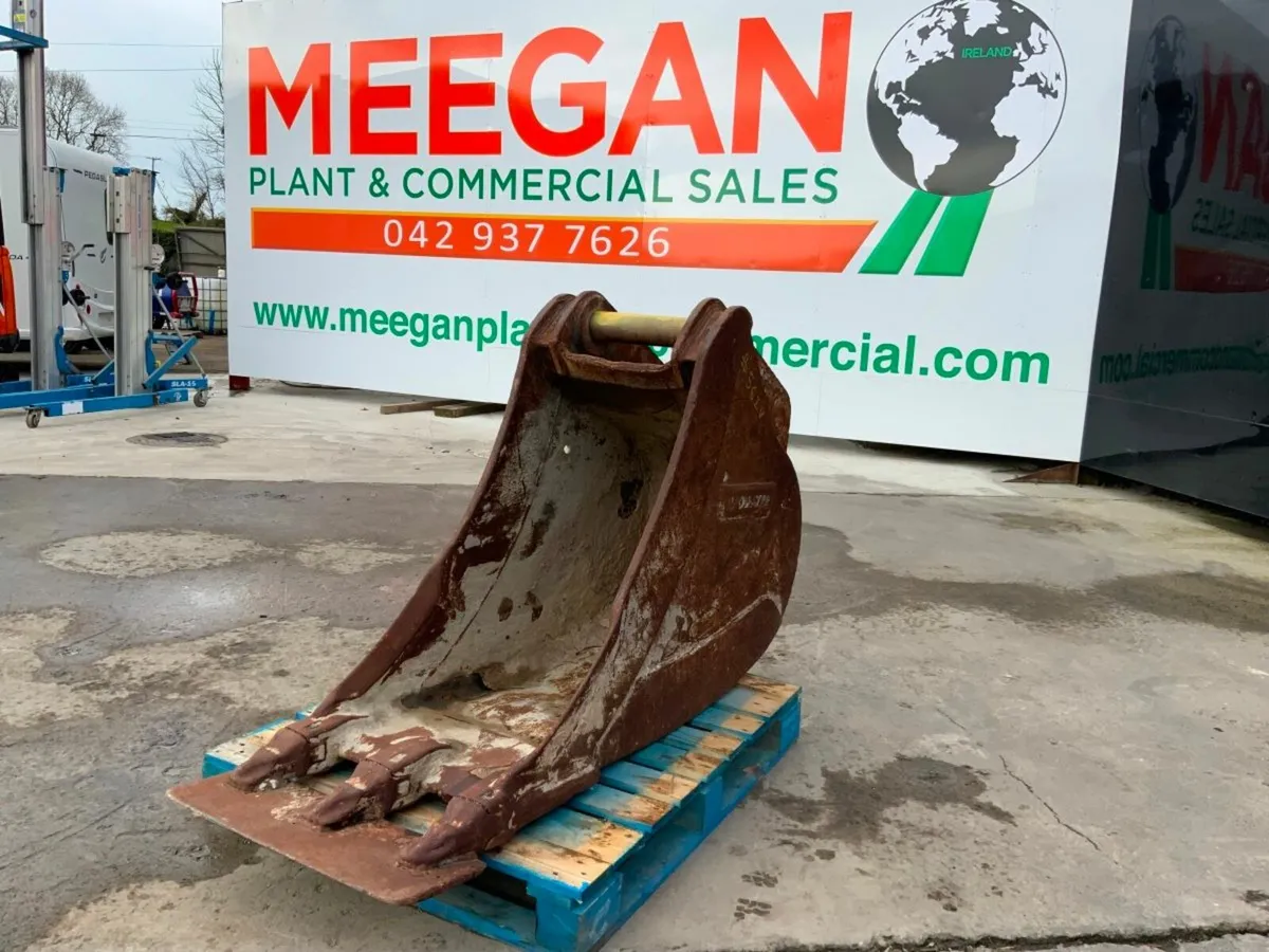 24" VOLVO SCOOP TYPE BUCKET.....80mm PINS...562 - Image 2