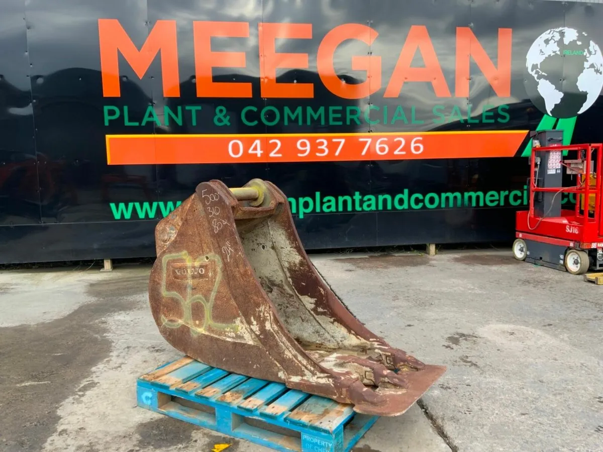 24" VOLVO SCOOP TYPE BUCKET.....80mm PINS...562 - Image 1
