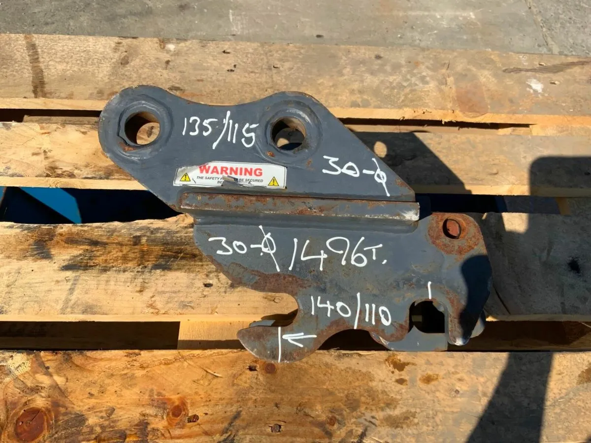 DOUBLE LOCKING QUICK HITCH..30mm PINS....1496. - Image 1