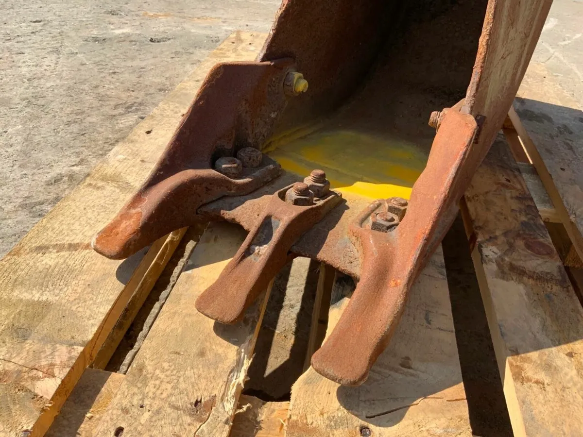 12" DIGGING BUCKET.....60mm PINS........1599t. - Image 3