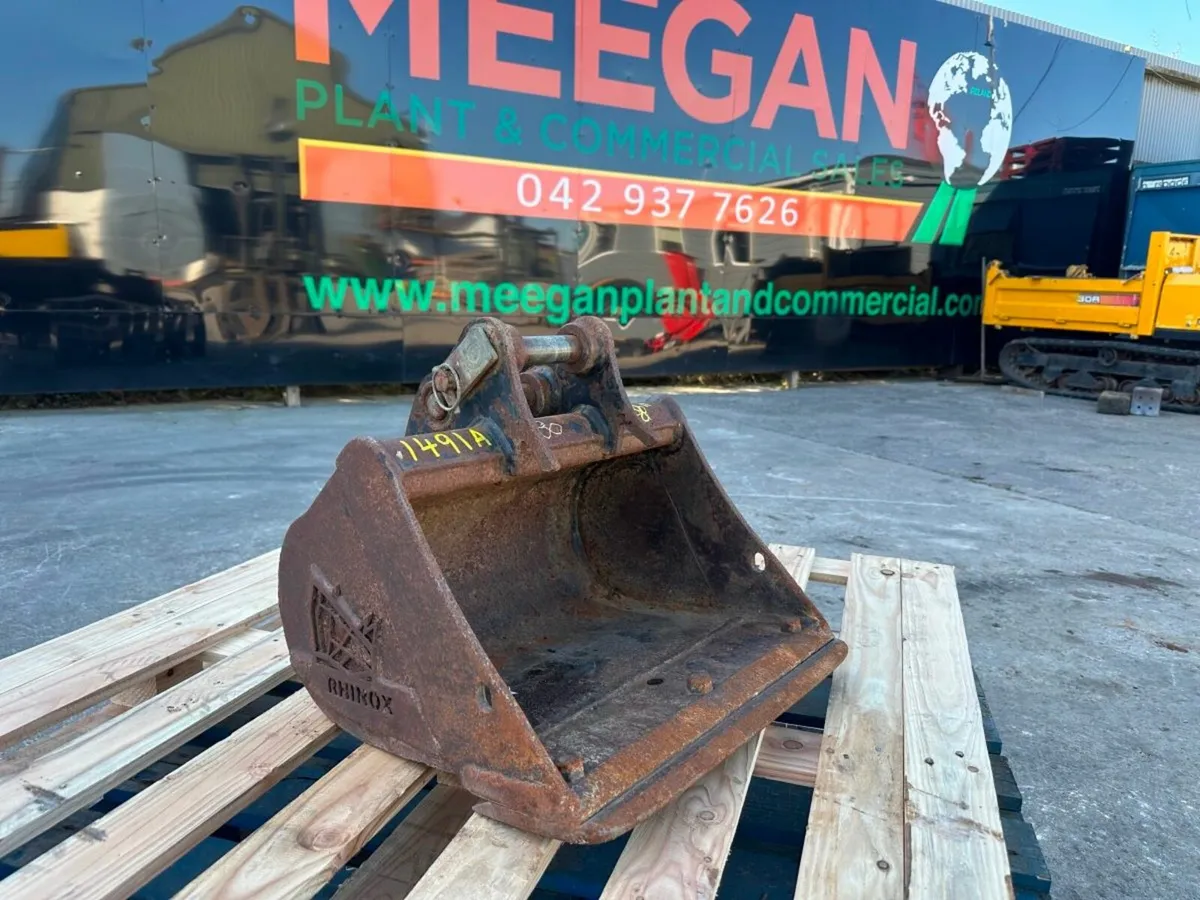 18" RHINOX DIGGING BUCKET ... 30MM ...1491A - Image 1