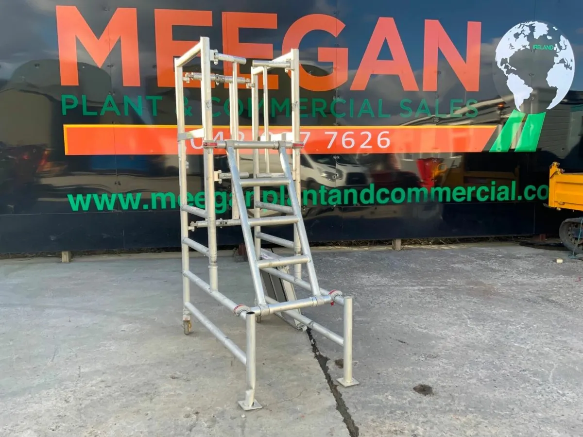 ALUMINIUM ACCESS PLATFORM / PODIUM....1121 - Image 1