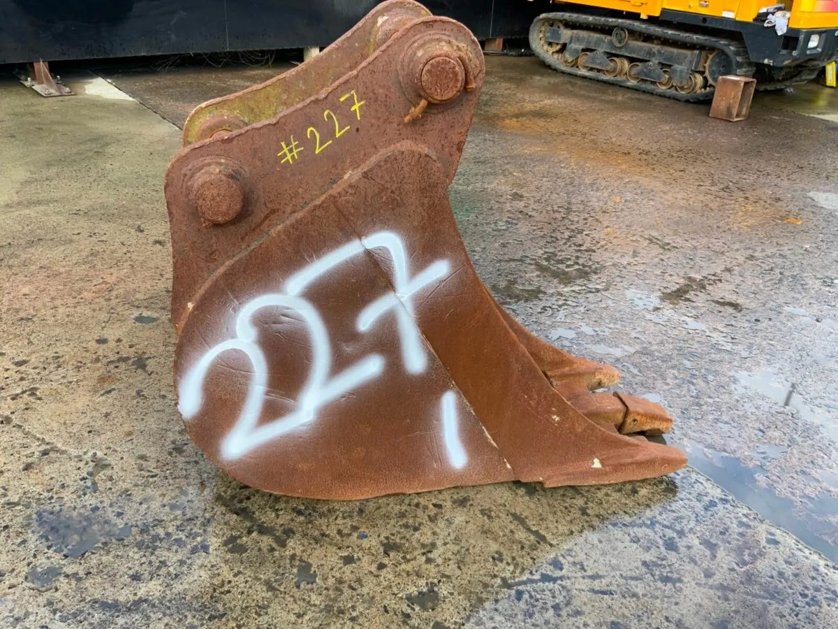 18" DIGGING BUCKET..........65mm PINS............. - Image 4