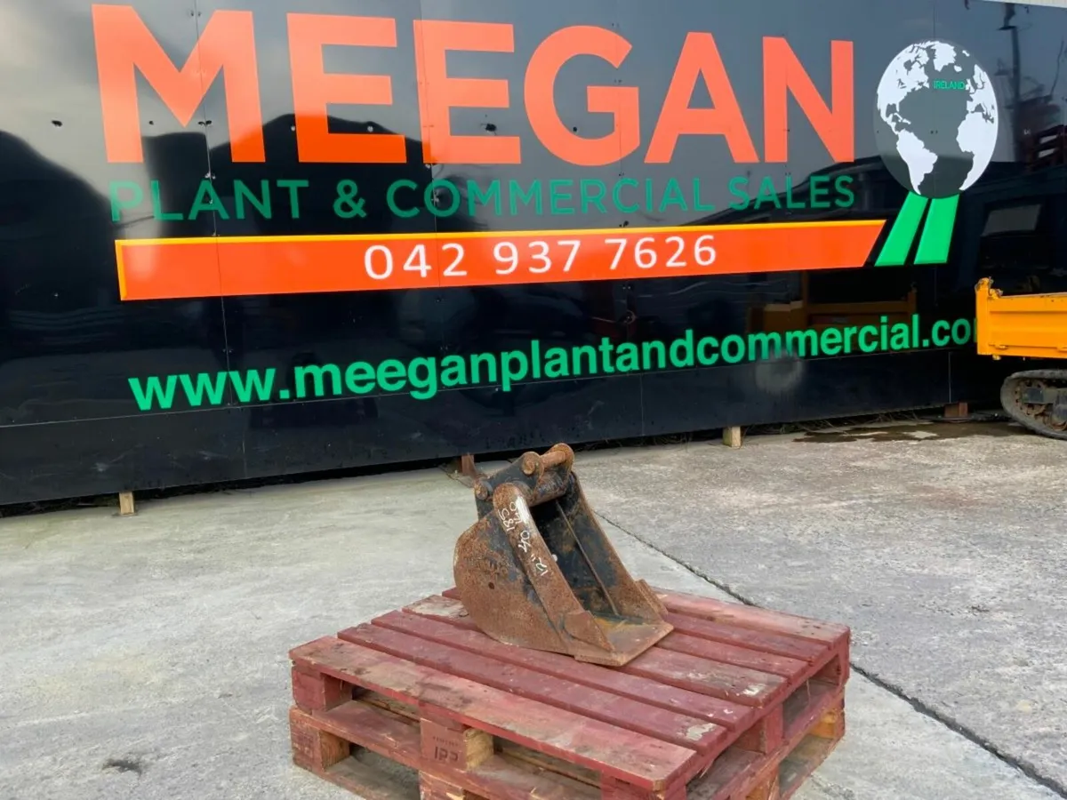 12" MINI DIGGER  BUCKET..........40mm PINS ...219. - Image 1