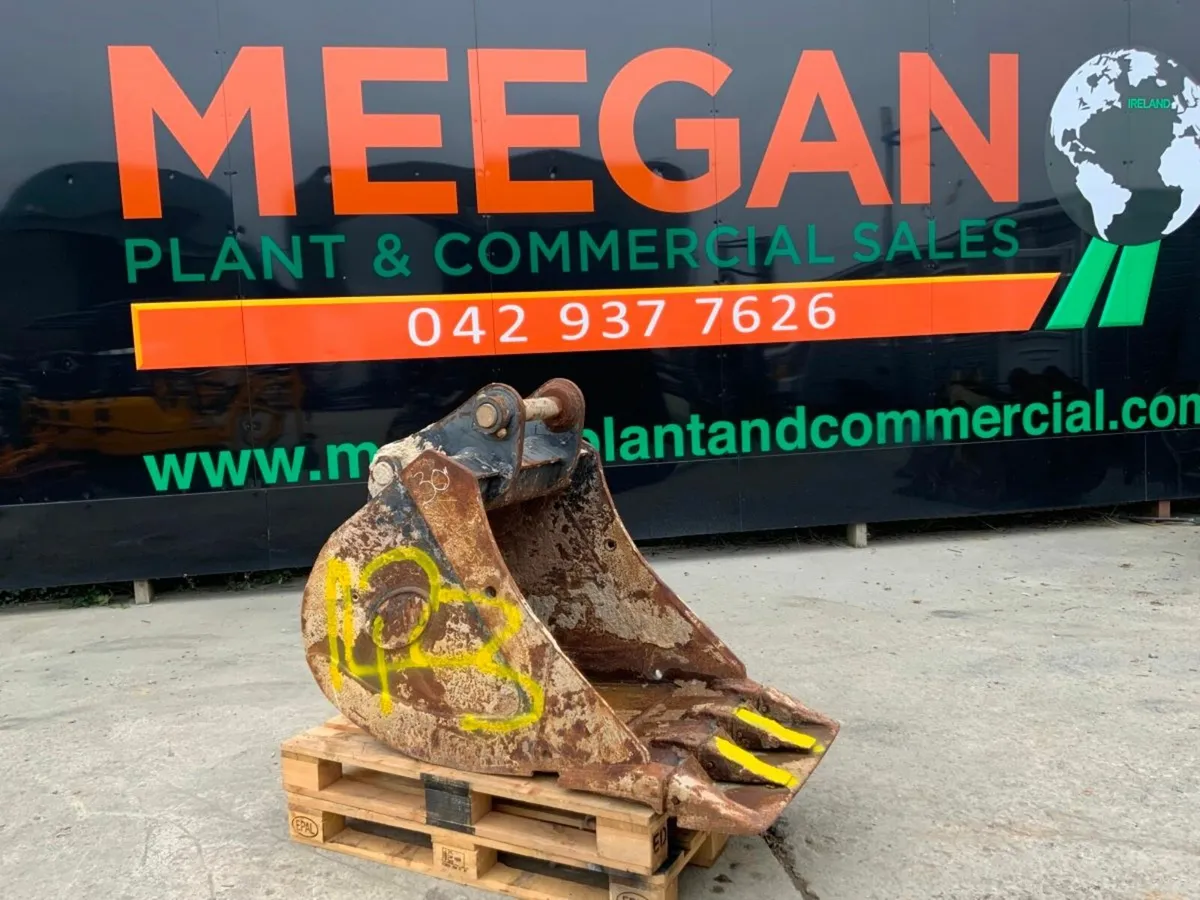 30" GEITH DIGGING BUCKET   65mm PINS.......1423. - Image 1