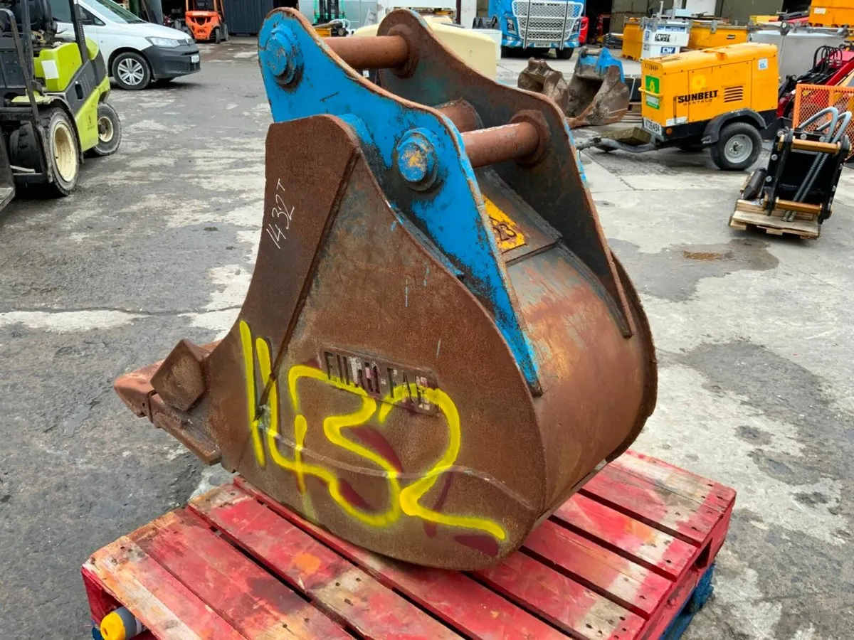 24" EUROFAB BUCKET........65mm PINS......1432. - Image 3