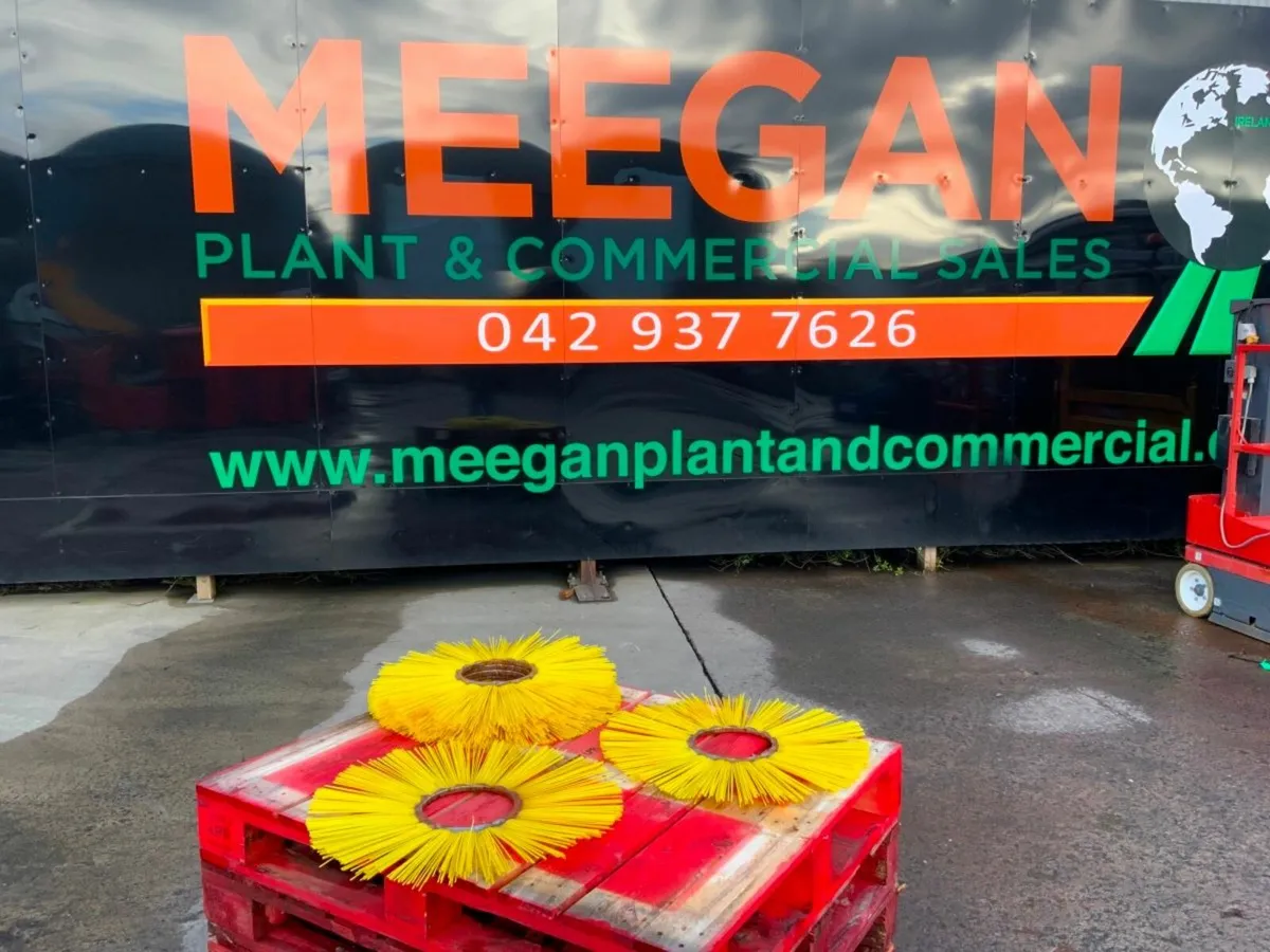 UNUSED ROAD BRUSH REPLACEMENT SEGMENTS. - Image 1