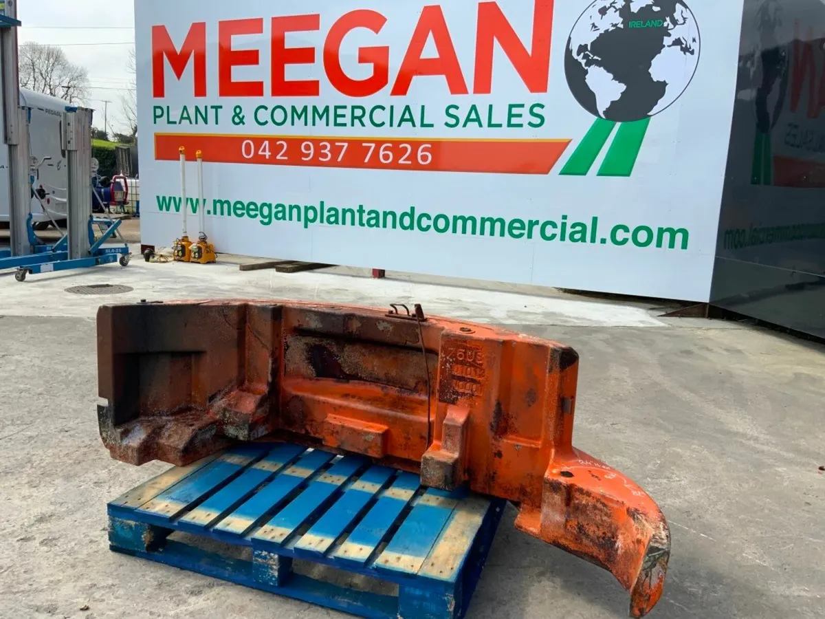 HITACHI EX 60 REAR COUNTER WEIGHT / BALLAST. - Image 3