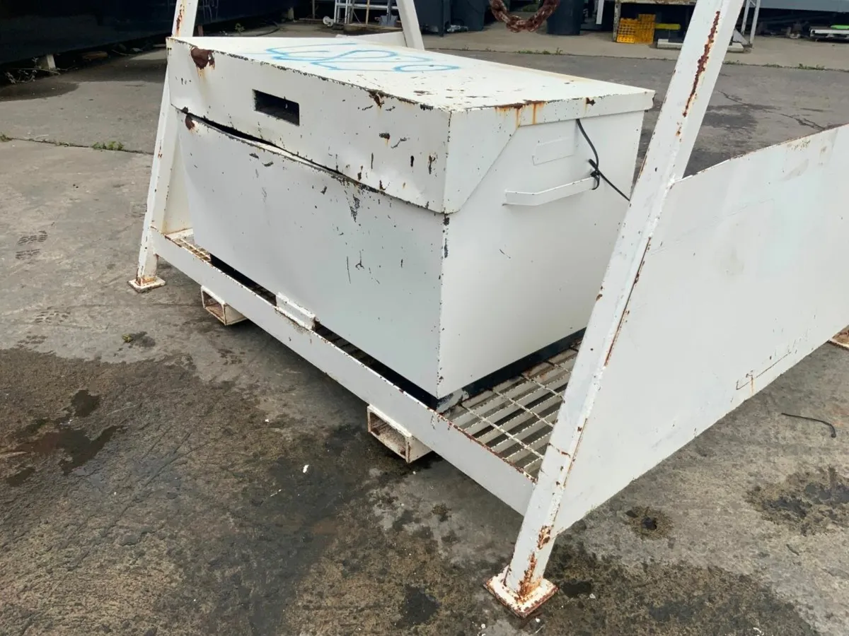 LIFTING CHAINS / TOOL STORAGE RACK ......4829. - Image 3