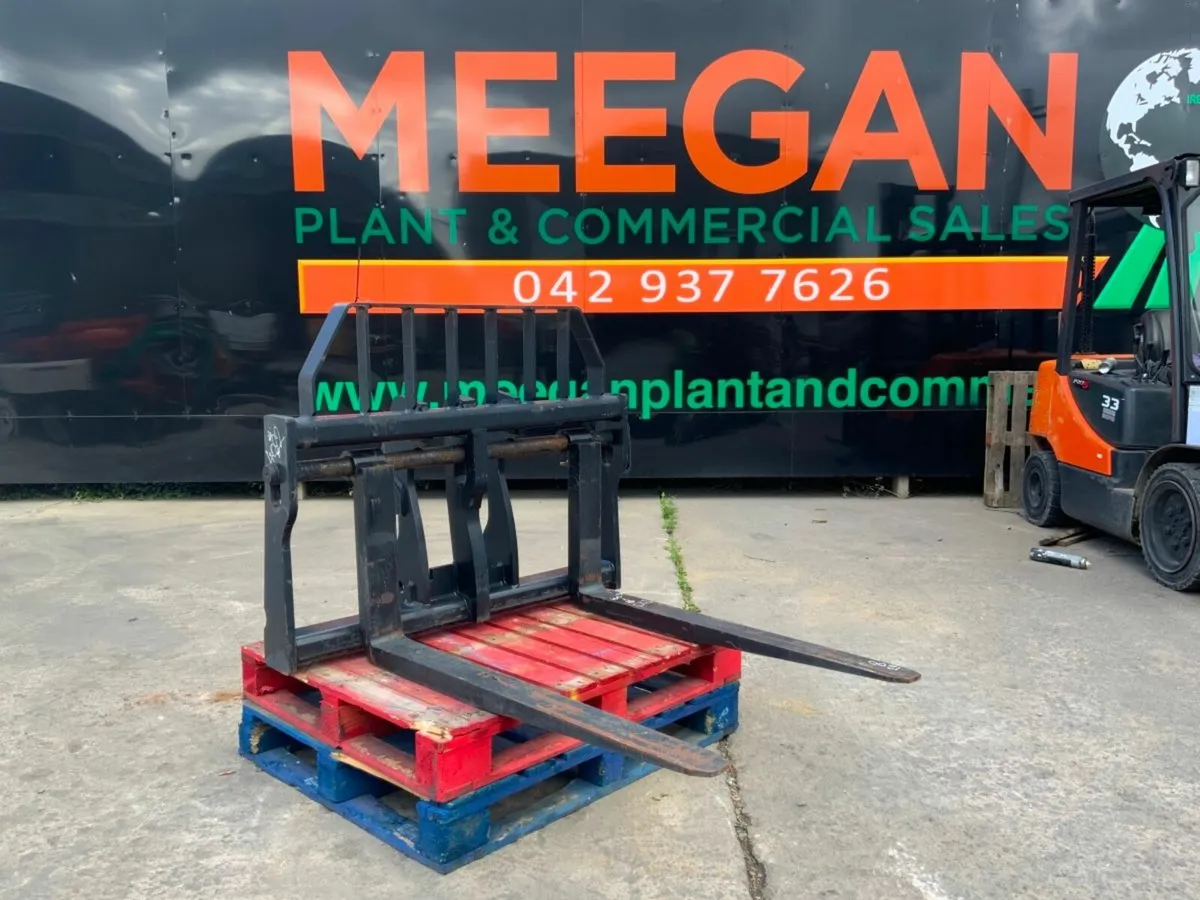 UNUSED COMPACT LOADER FORK CARRIAGE...4022. - Image 1