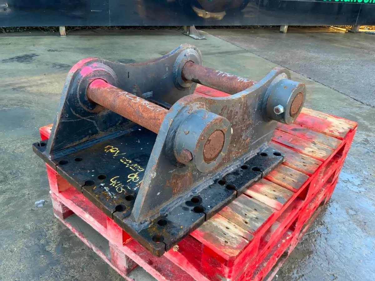 HAMMER / BREAKER CRADLE........80mm PINS......391. - Image 2