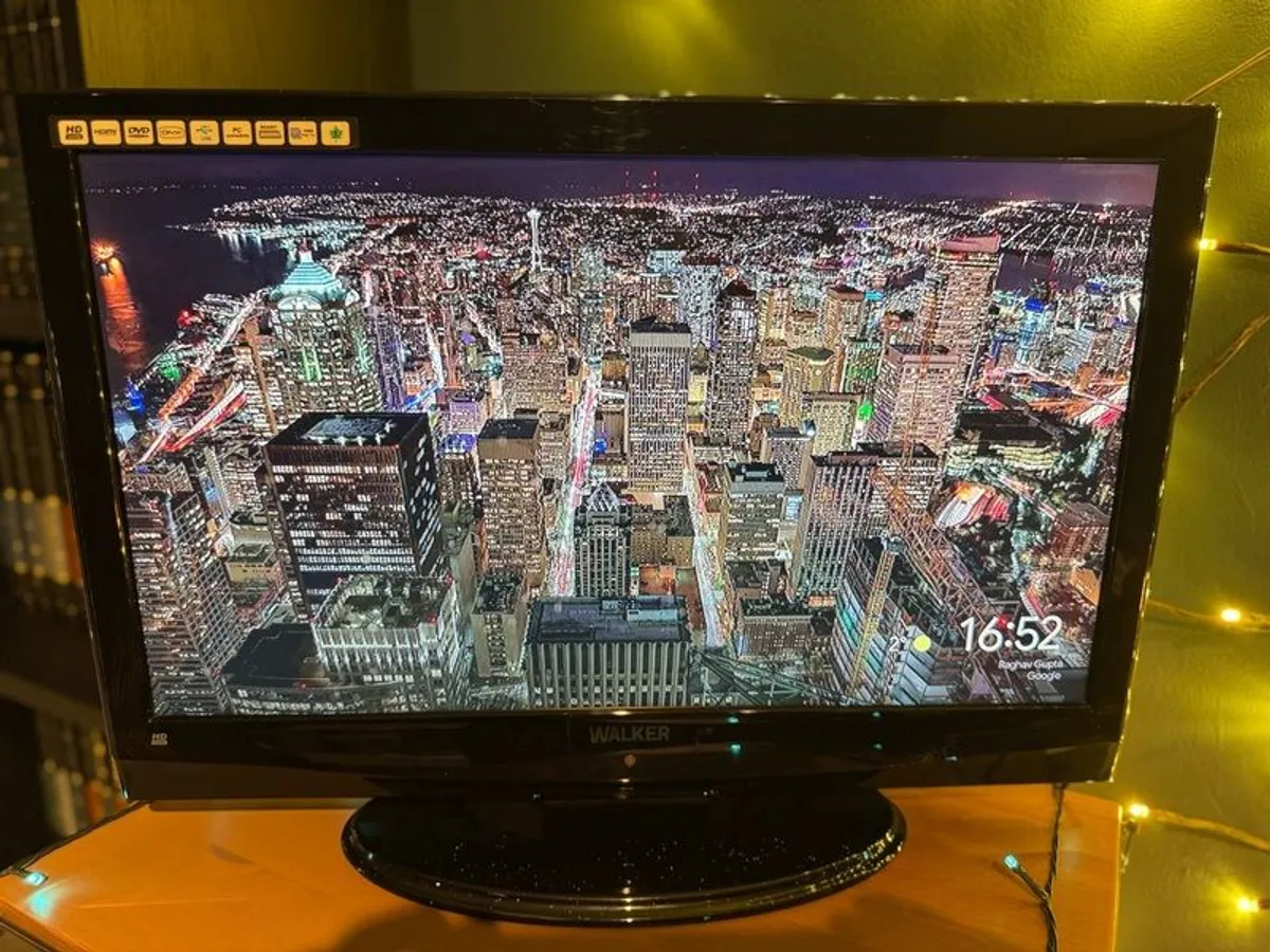 Walker 22" TV / DVD player + Google Chromecast - Image 1