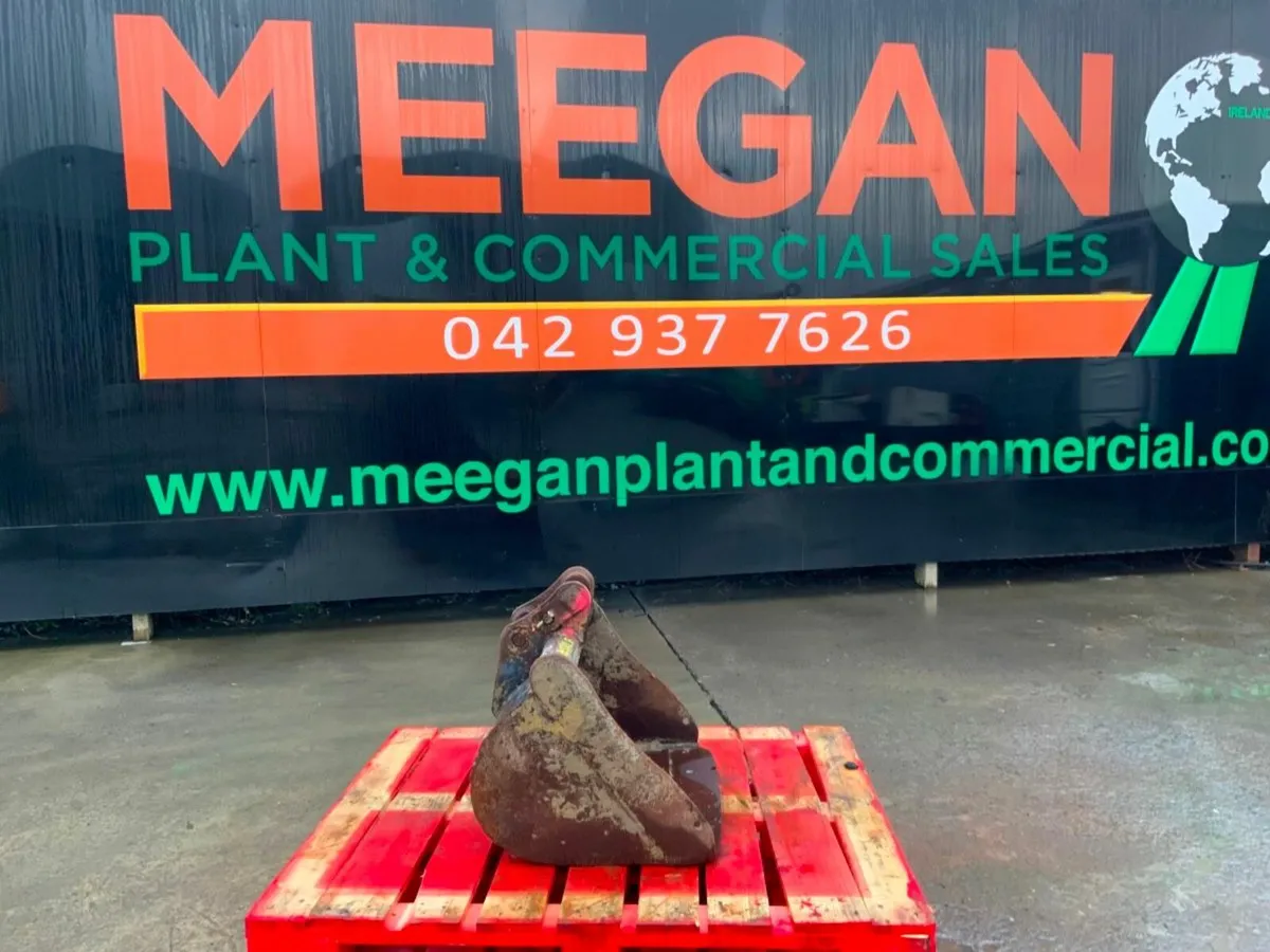 24" MINI DIGGER BUCKET.........30mm PINS......242f - Image 1