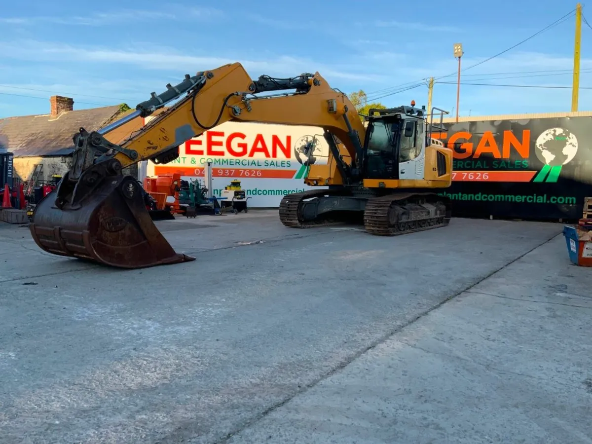 2017 LIEBHERR R939LC TRACK MACHINE...11433 hrs. - Image 3