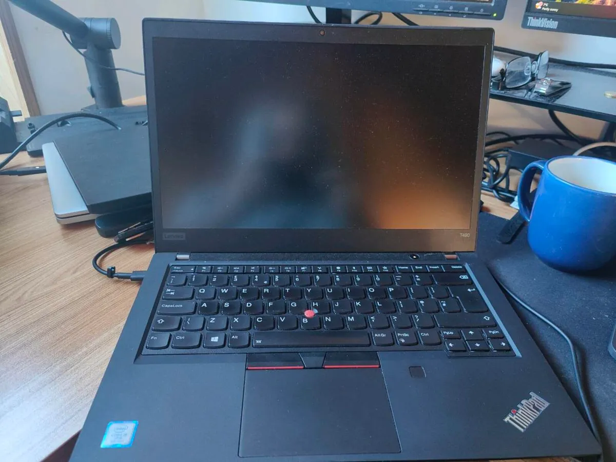Lenovo ThinkPad T490 i5 8th gen dock and monitor - Image 1