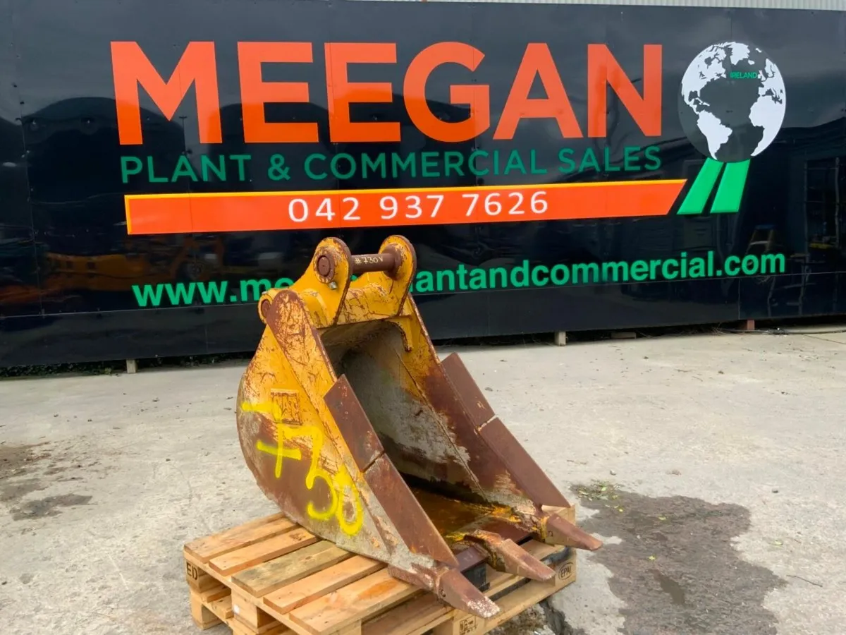 18" CATERPILLAR BUCKET...65mm PINS........730. - Image 1