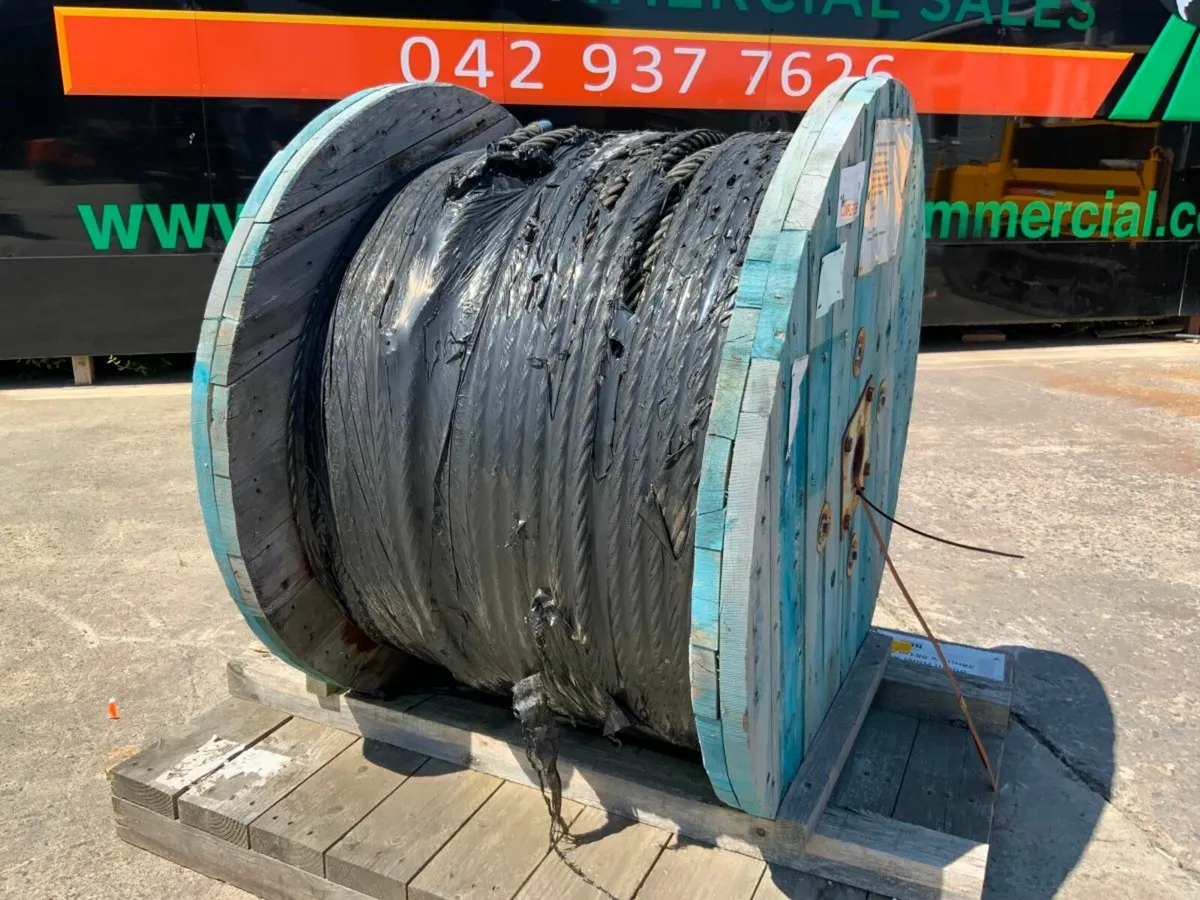 581mts x 28mm WOVEN WIRE ROPE........3960. - Image 2