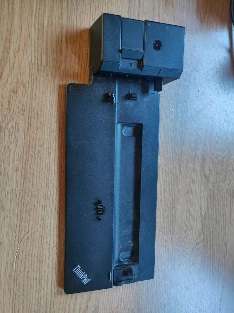 Lenovo ThinkPad T490 i5 8th gen dock and monitor - Image 3