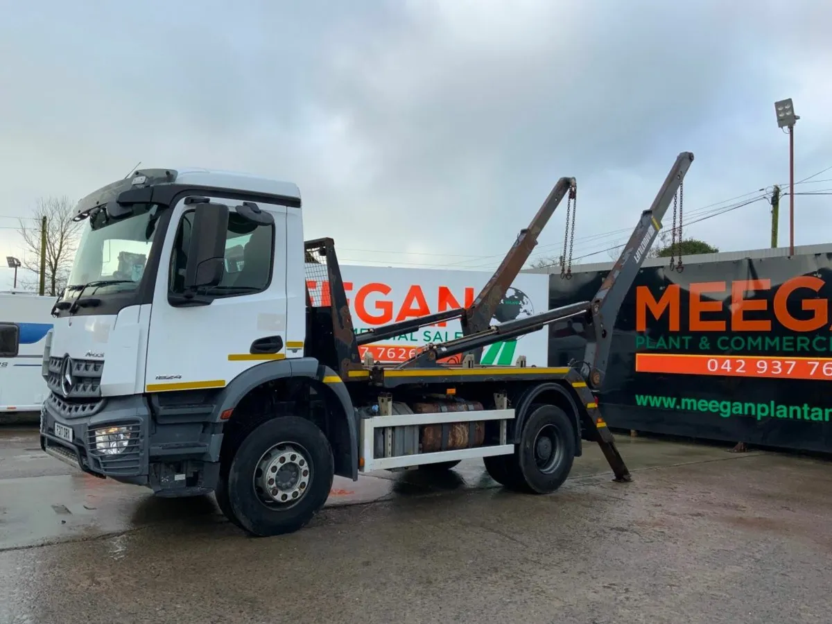 Mercedes-Benz Arocs 1824 CHAIN LIFT SKIP LOADER... - Image 1