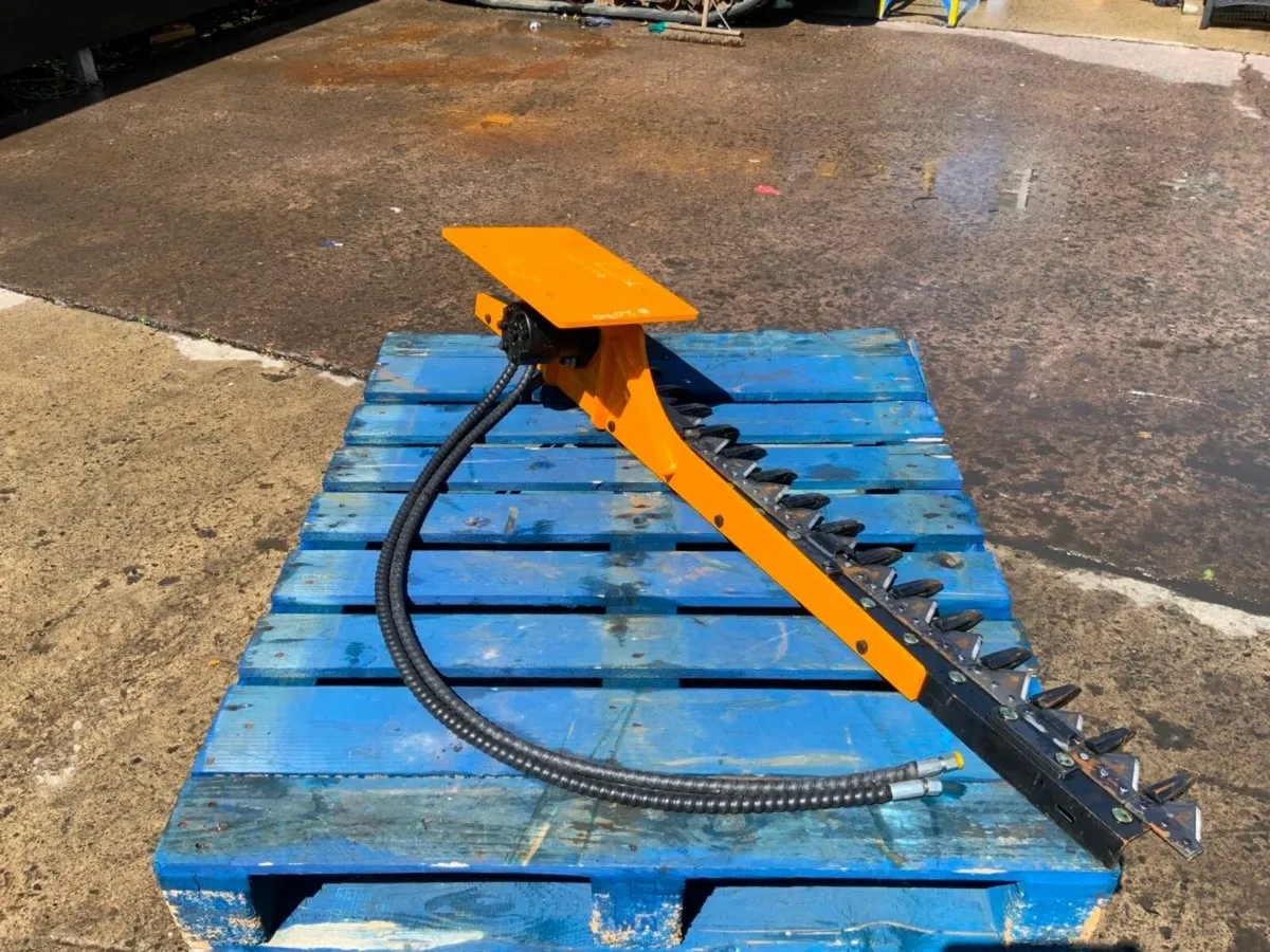 UNUSED 60" MINI DIGGER HEDGE CUTTER.......2070. - Image 4
