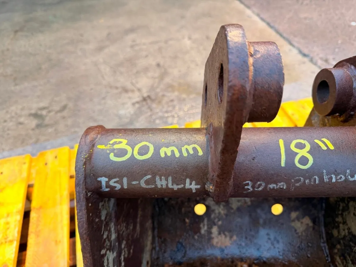 18" DIGGING BUCKET mini digger ....30mm pins ...60 - Image 4