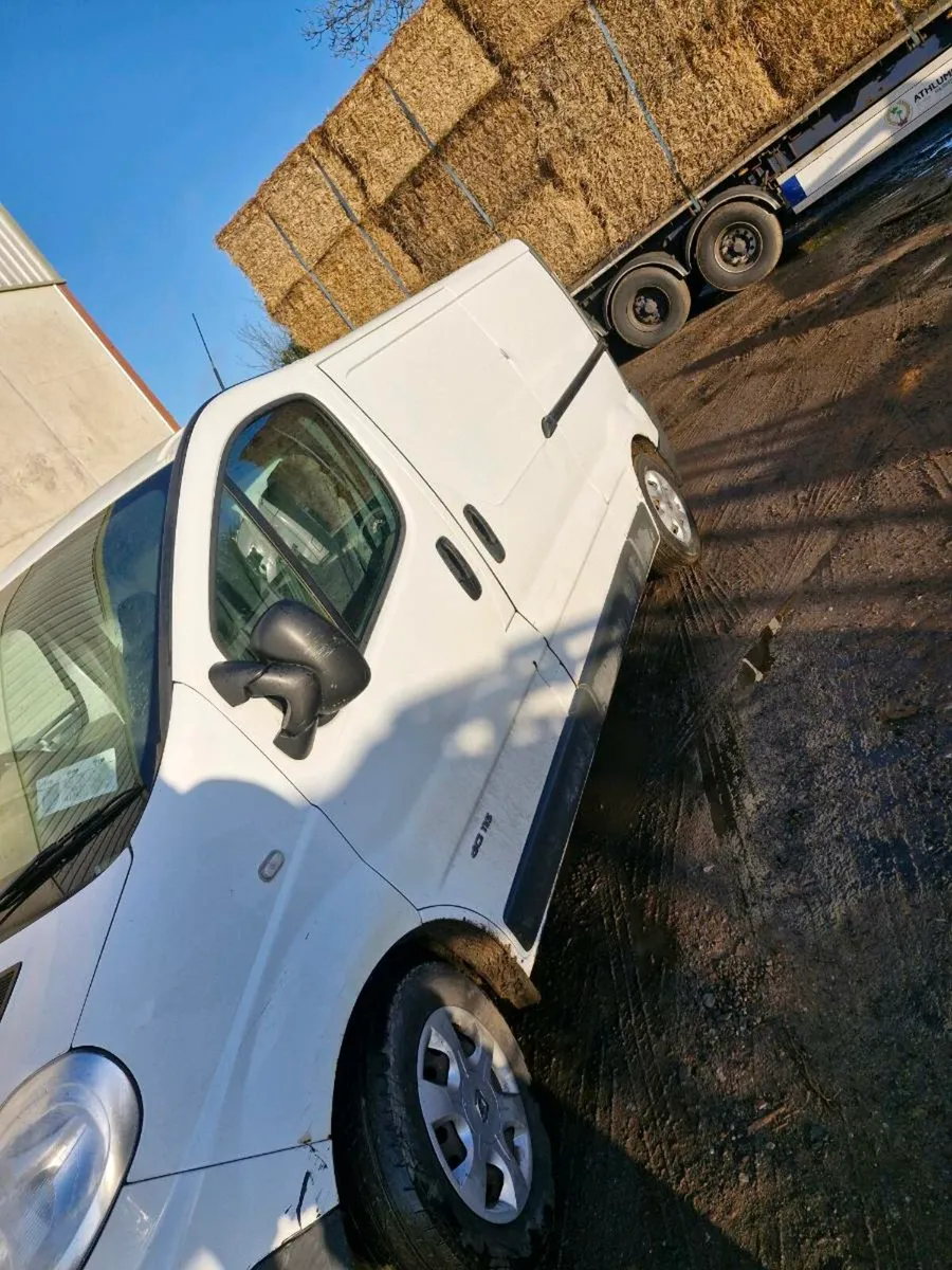 Renault traffic - Image 2