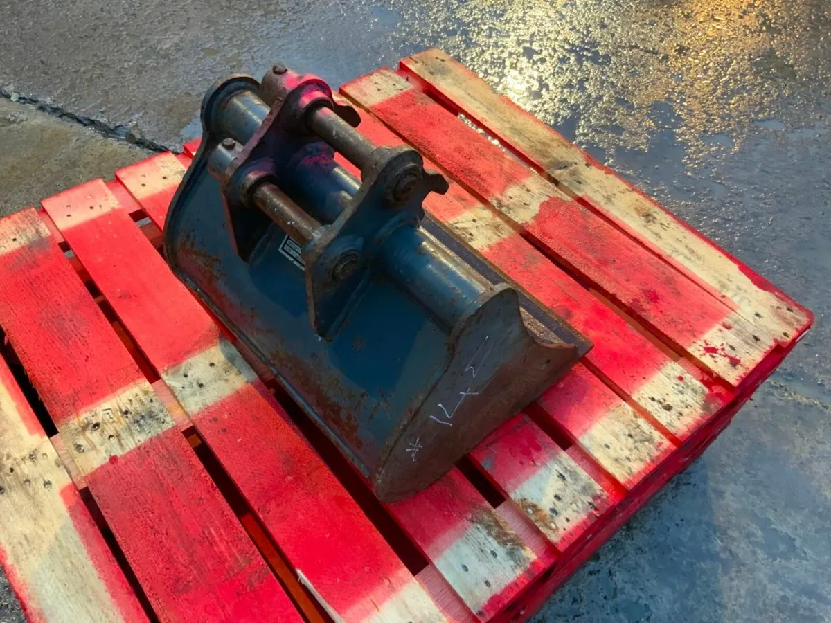 18" STRICKLAND BUCKET......30mm PINS..........145. - Image 4