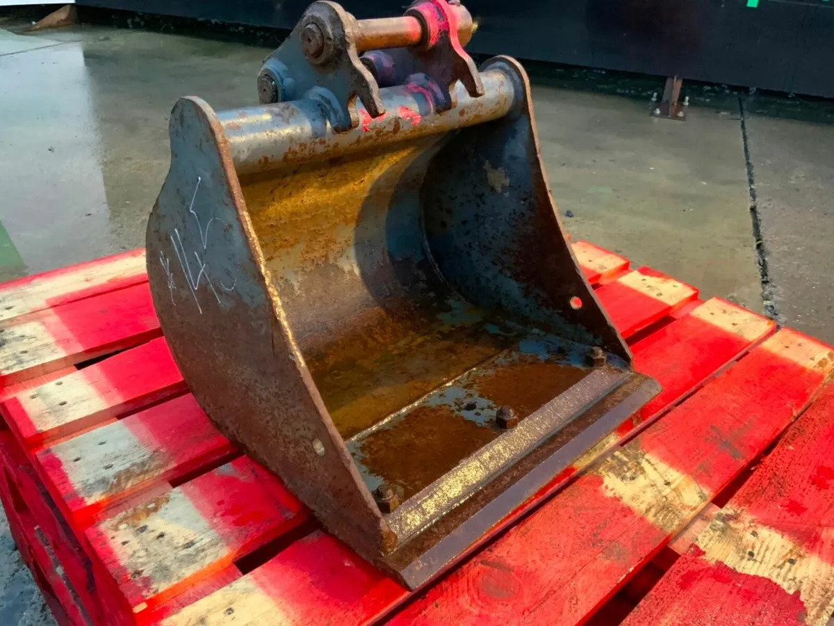 18" STRICKLAND BUCKET......30mm PINS..........145. - Image 2