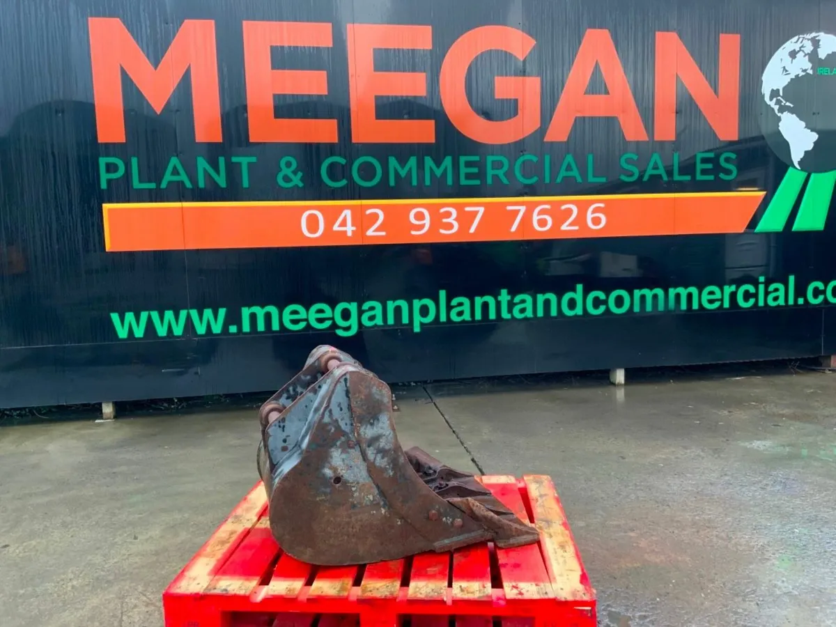 24" DIGGING BUCKET.......45mm PINS........250f. - Image 1