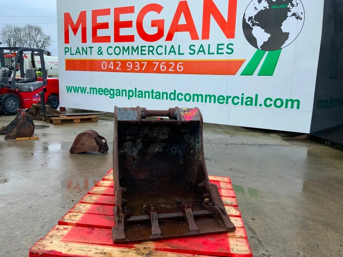 24" DIGGING BUCKET.......45mm PINS........250f. - Image 2