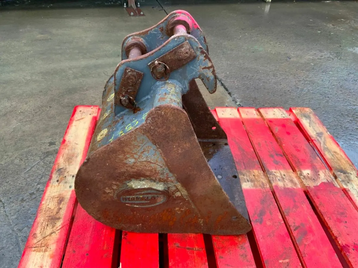 18" STRICKLAND BUCKET.....35mm PINS.........257f. - Image 3