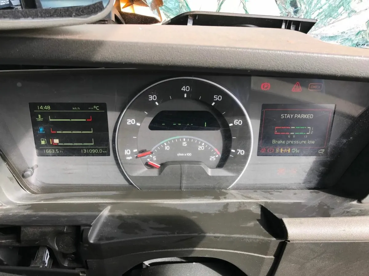 Volvo FH VERSION 4 GLOBETROTTER XL..PARTS. SPARES - Image 4